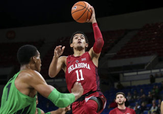 traeyoung01.jpg